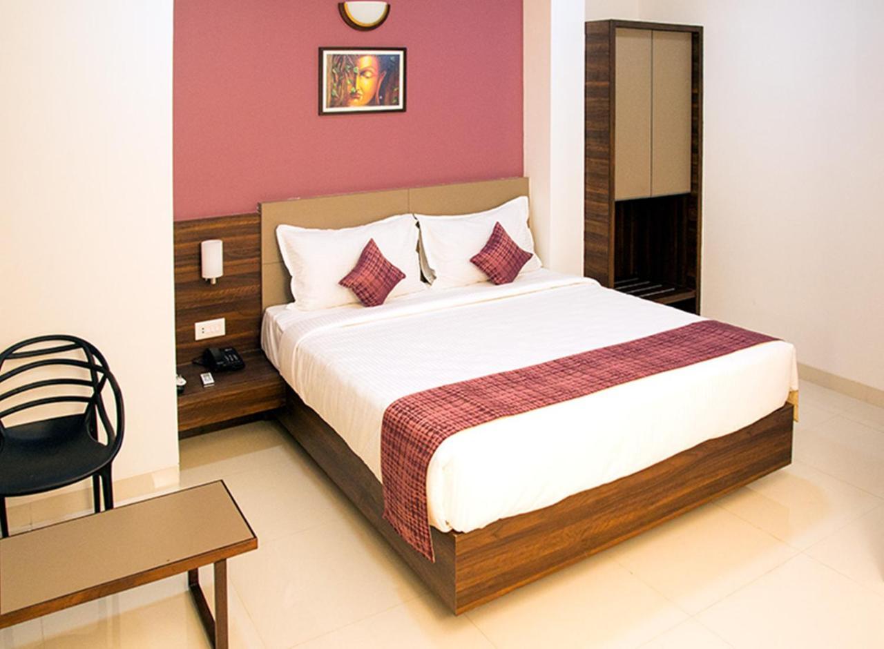 Hotel Nirvana Alībāg Dış mekan fotoğraf